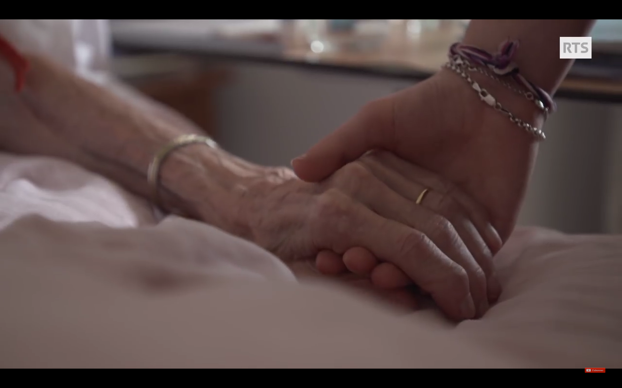 MOURIR COMME À LA MAISON